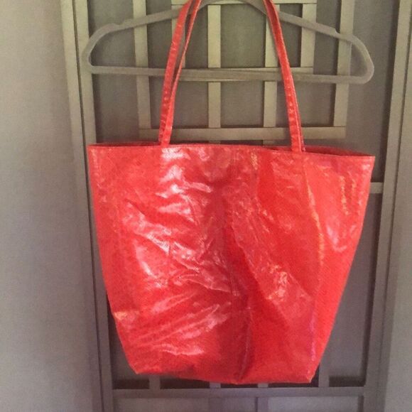 Saks Fifth Ave Red faux snakeskin tote bag - Picture 3 of 6